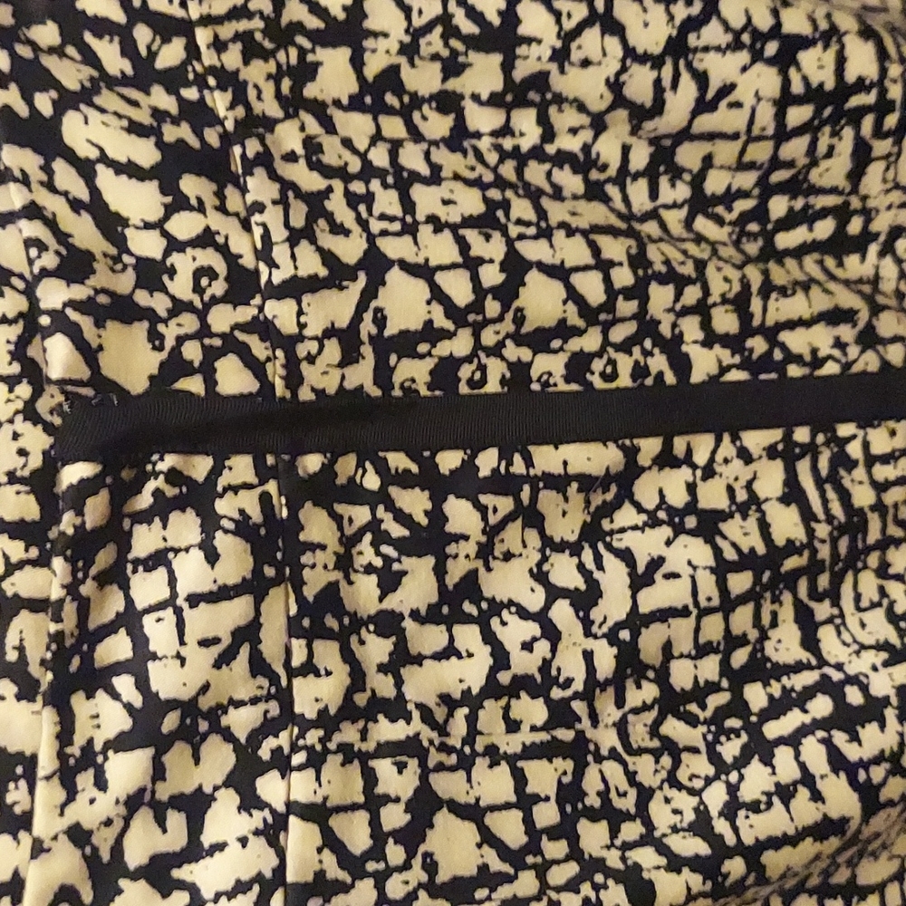 Size 8 Balck & Cream Skirt - Picture 3 of 3